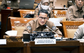 Menparekraf Sandiaga Uno memaparkan realisasi program dan anggaran Kemenparekraf/Baparekraf sepanjang tahun 2023 dalam rapat kerja dengan Komisi X DPR RI, Jakarta, Rabu (13/3/2024).